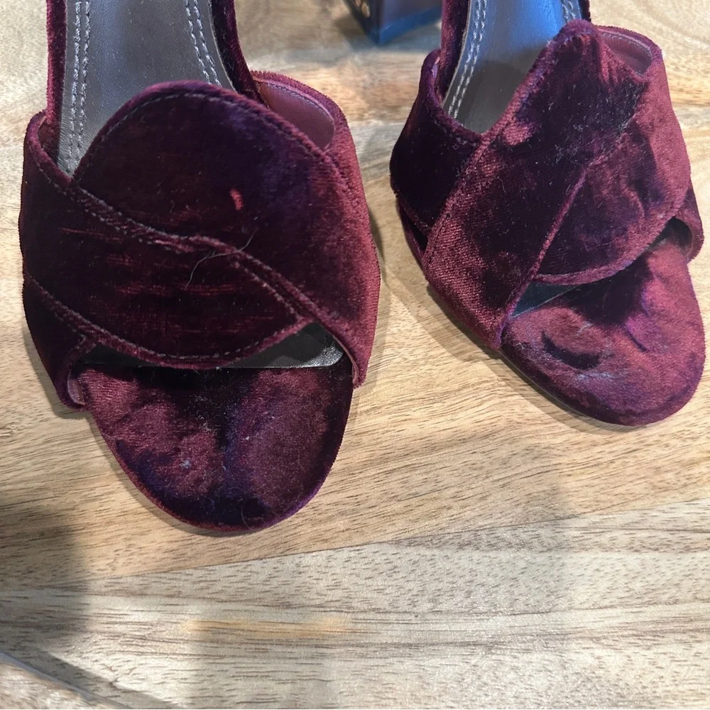 Tory Burch Rich Maroon Velvet Gold Studded Block Heels. Luxurious. U.S. 7.5 - Picture 12 of 16